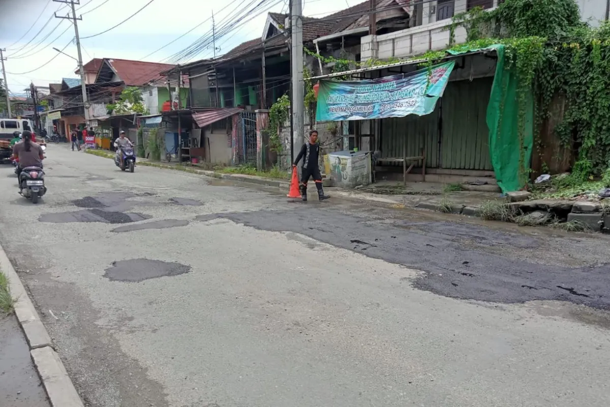 Protes Warga Terkait Kerusakan Jalan A.W. Syahrani, DPU Balikpapan Berikan Penjelasan