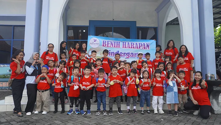 Kunjungan 33 Siswa TK Kristen Benih Harapan ke Kantor Jawa Pos Radar Jember