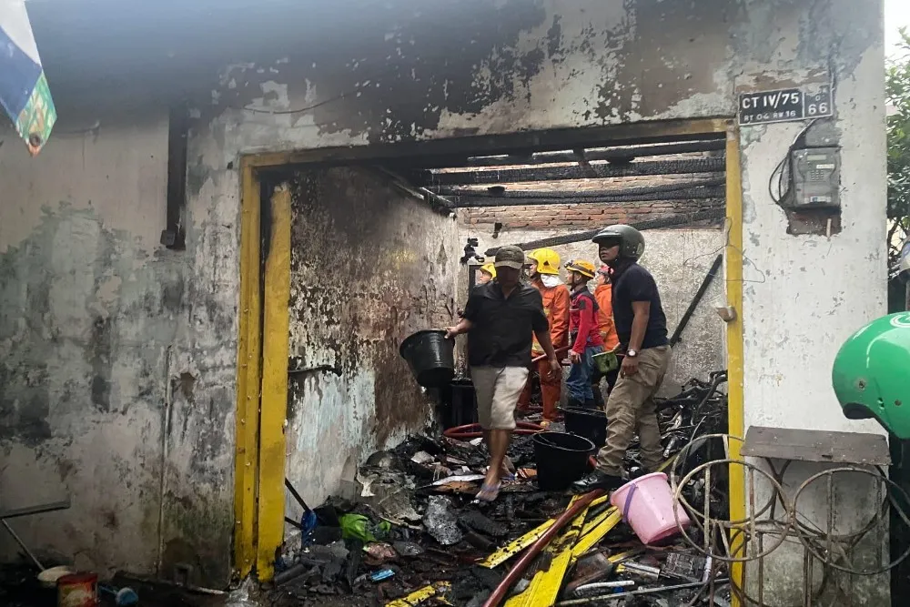 Kebakaran Hanguskan Rumah dan Dua Motor di Blimbingsari Sleman