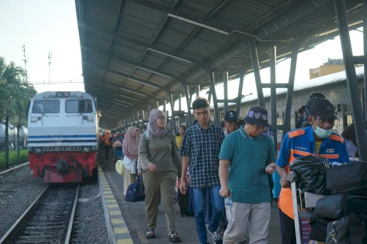 Penjualan Tiket KAI Melejit, Jalur Lubuk Linggau dan Tanjung Karang Jadi Favorit