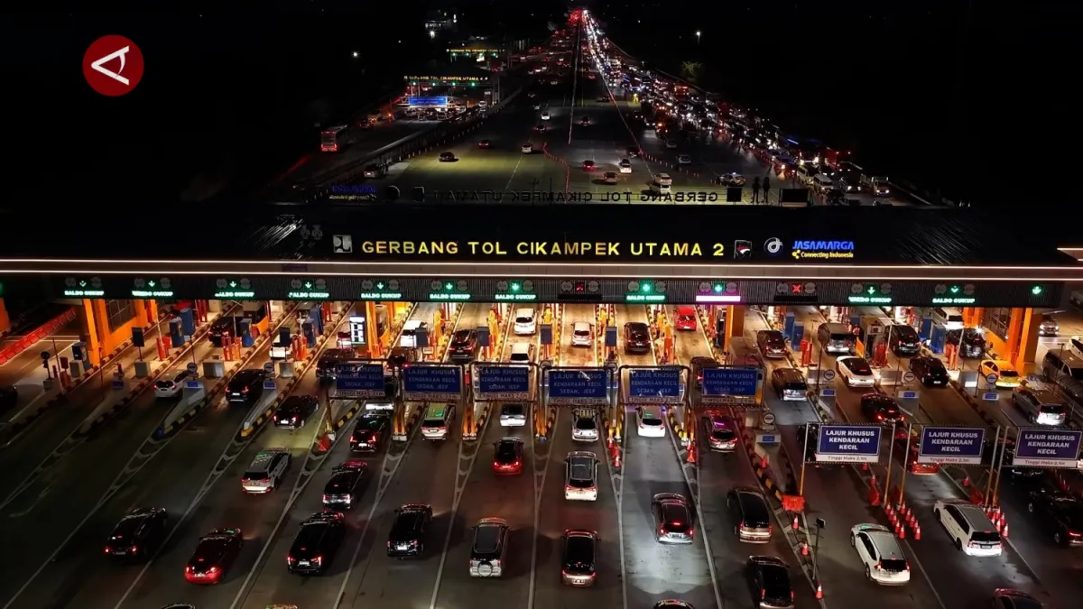 Volume Lalu Lintas di GT Cikampek Utama Capai 5.900 Kendaraan per Jam