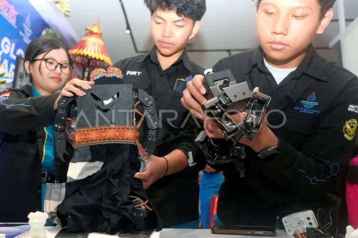 Inovasi Robot SMK Warnai HUT Kota Denpasar