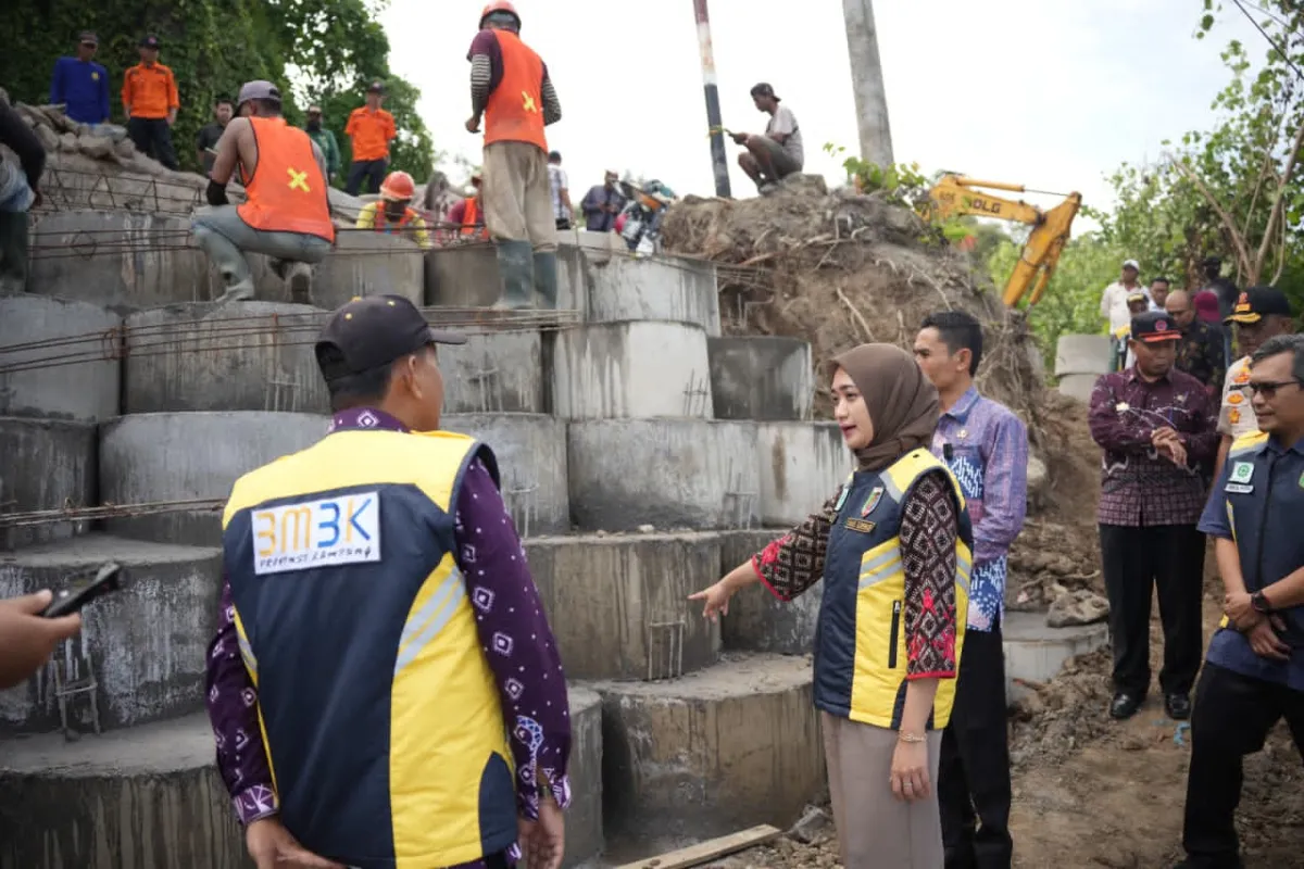 Pemprov Lampung Percepat Perbaikan Jalan Longsor di Tanggamus