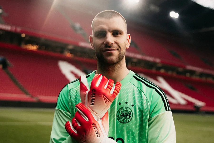 Maarten Paes Siap Lakukan Debut di Ajax Setelah Cedera Kiper Utama