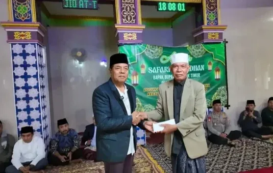 Bupati Soroti Kemiskinan dan Anggaran dalam Safari Ramadan di Wanasaba