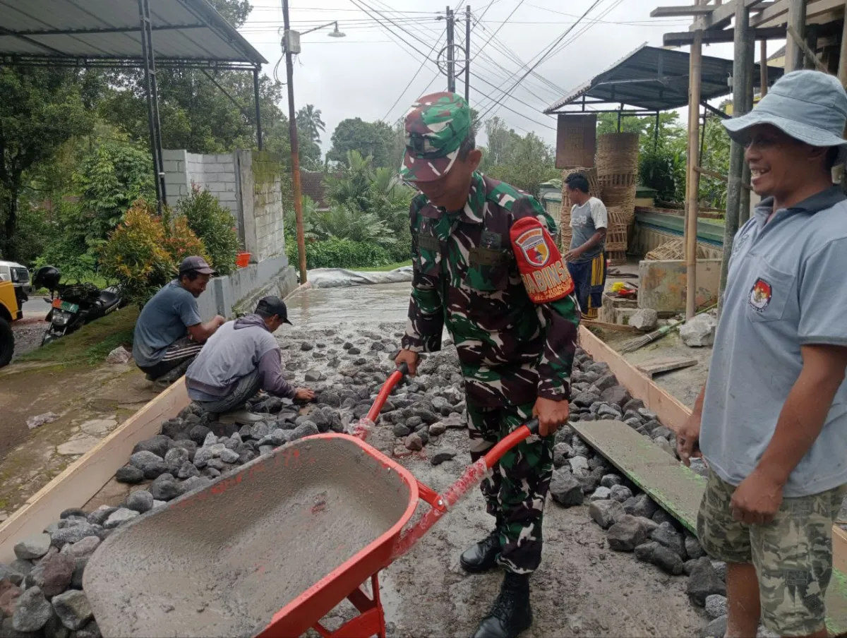 Kolaborasi TNI dan Pemdes Pronojiwo Tingkatkan Infrastruktur Desa