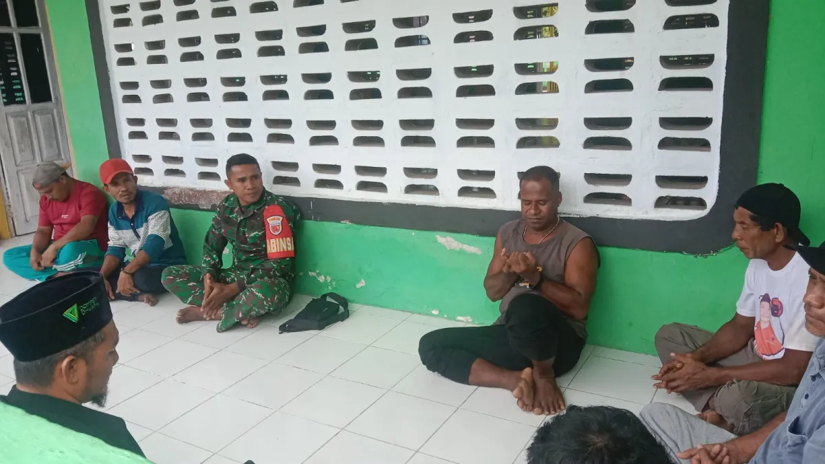 Babinsa Waralohi Ajak Warga Tingkatkan Toleransi dan Kamtibmas di Bulan Ramadhan