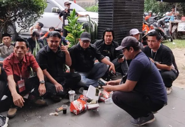 Bhabinkamtibmas Polsek Purwakarta Dampingi Perawatan Jagung Warga