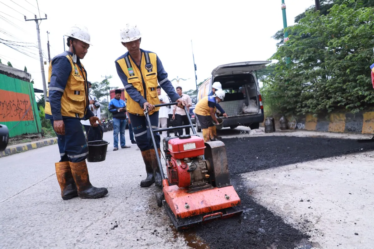 Pemkab Bekasi Teruskan Perbaikan Jalan Meski Ada Penyesuaian Anggaran