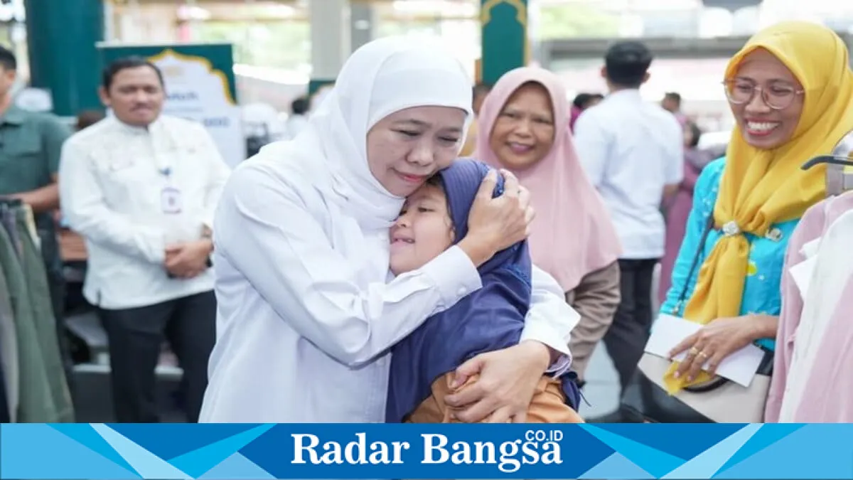 Gubernur Khofifah Ajak Siswa Difabel Madiun Berbelanja Kebutuhan Lebaran