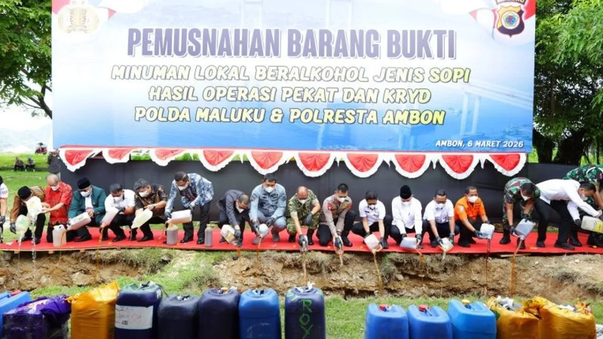 Polda Maluku Musnahkan 5.856 Liter Sopi untuk Ciptakan Keamanan Masyarakat