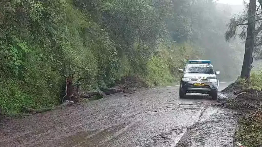 Akses Wisata Bromo Kembali Normal Setelah Pembersihan Longsor