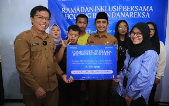 SIER Salurkan Paket Sembako Ramadan untuk 200 Difabel di Pasuruan