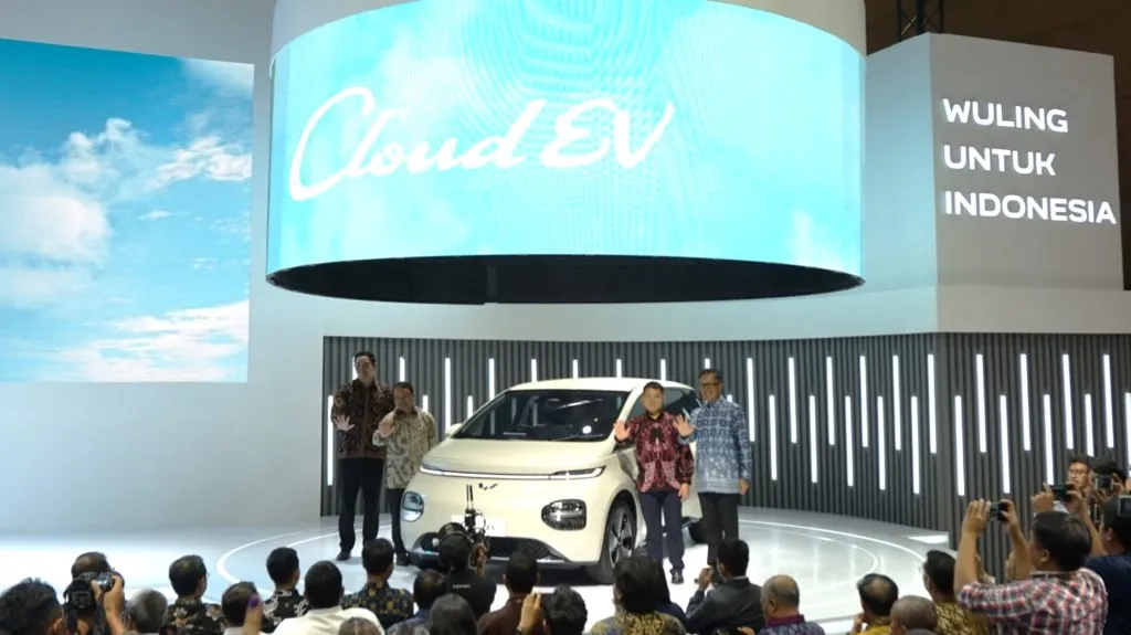 Wuling Perkenalkan Cloud EV di IIMS 2024, Kendaraan Listrik Terbaru dengan Desain Elegan