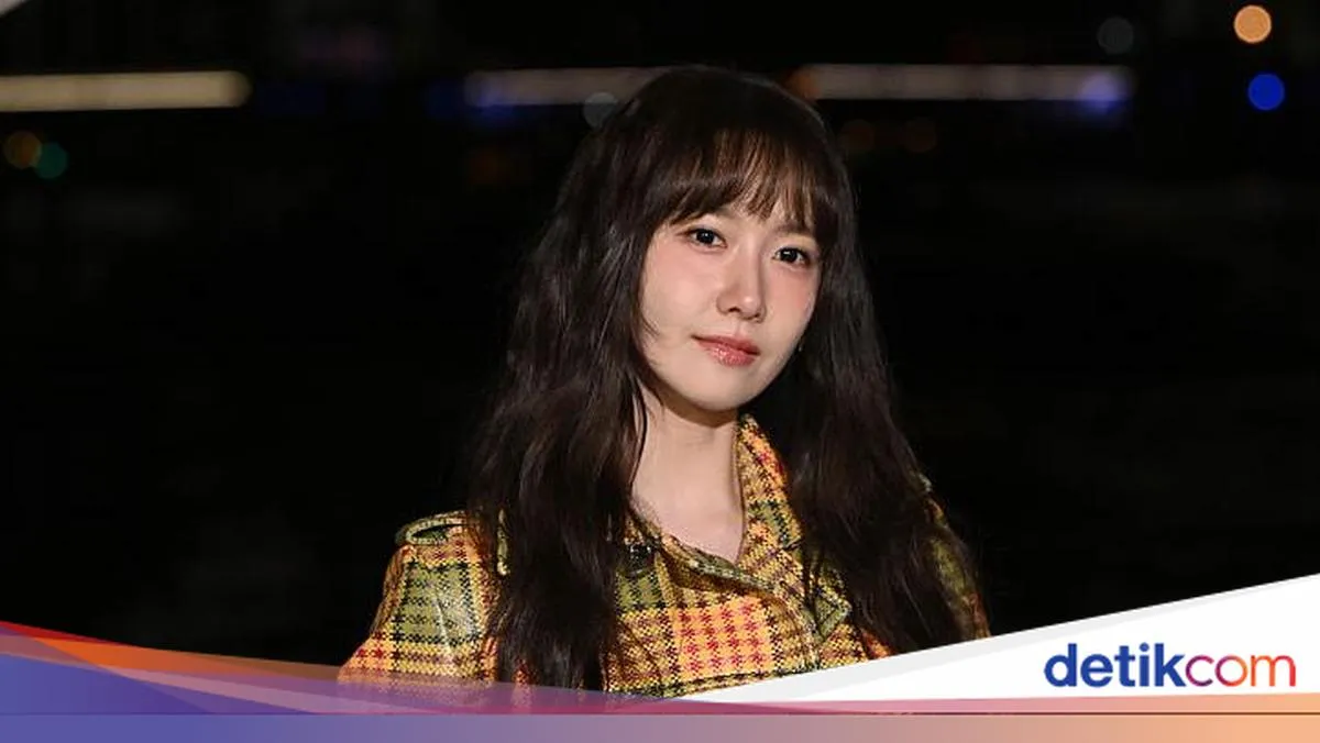 Yoona SNSD Memukau dengan Poni Baru di London Fashion Week