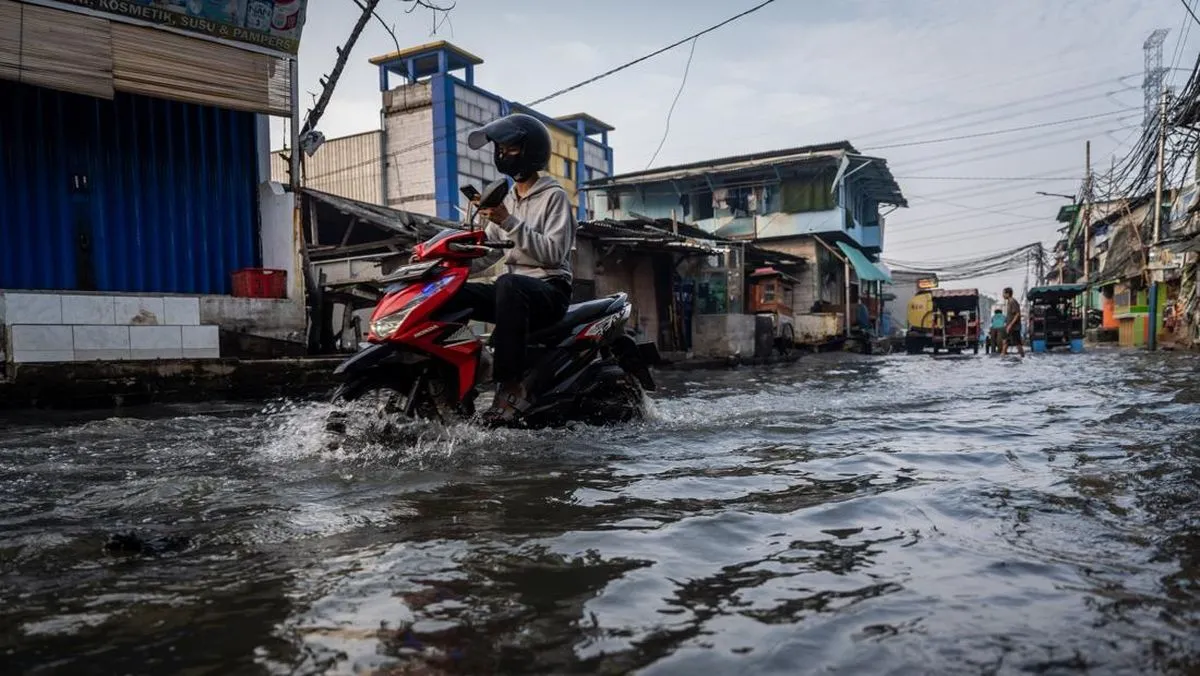 Banjir Rob Rendam 521 Keluarga di Tanjung Pasir, Tangerang
