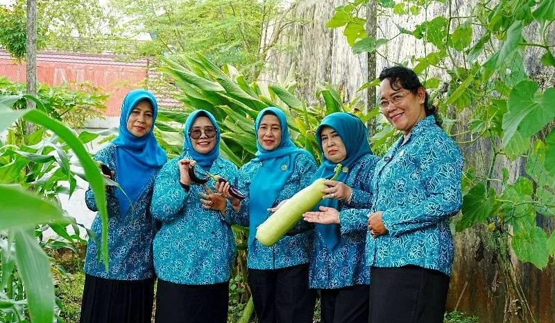TP PKK Barut Panen Kebun untuk Perkuat Ketahanan Pangan Keluarga