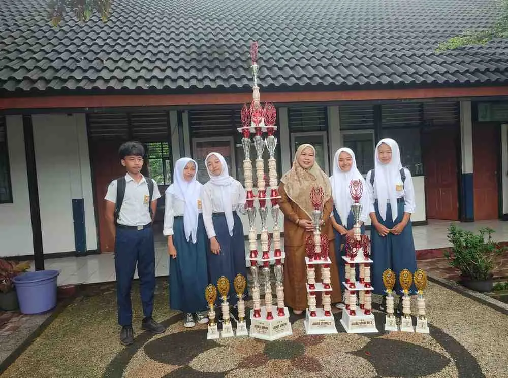 SMPN 3 Labuapi Raih Juara Umum Lomba LFPB dan LOBB di Mataram