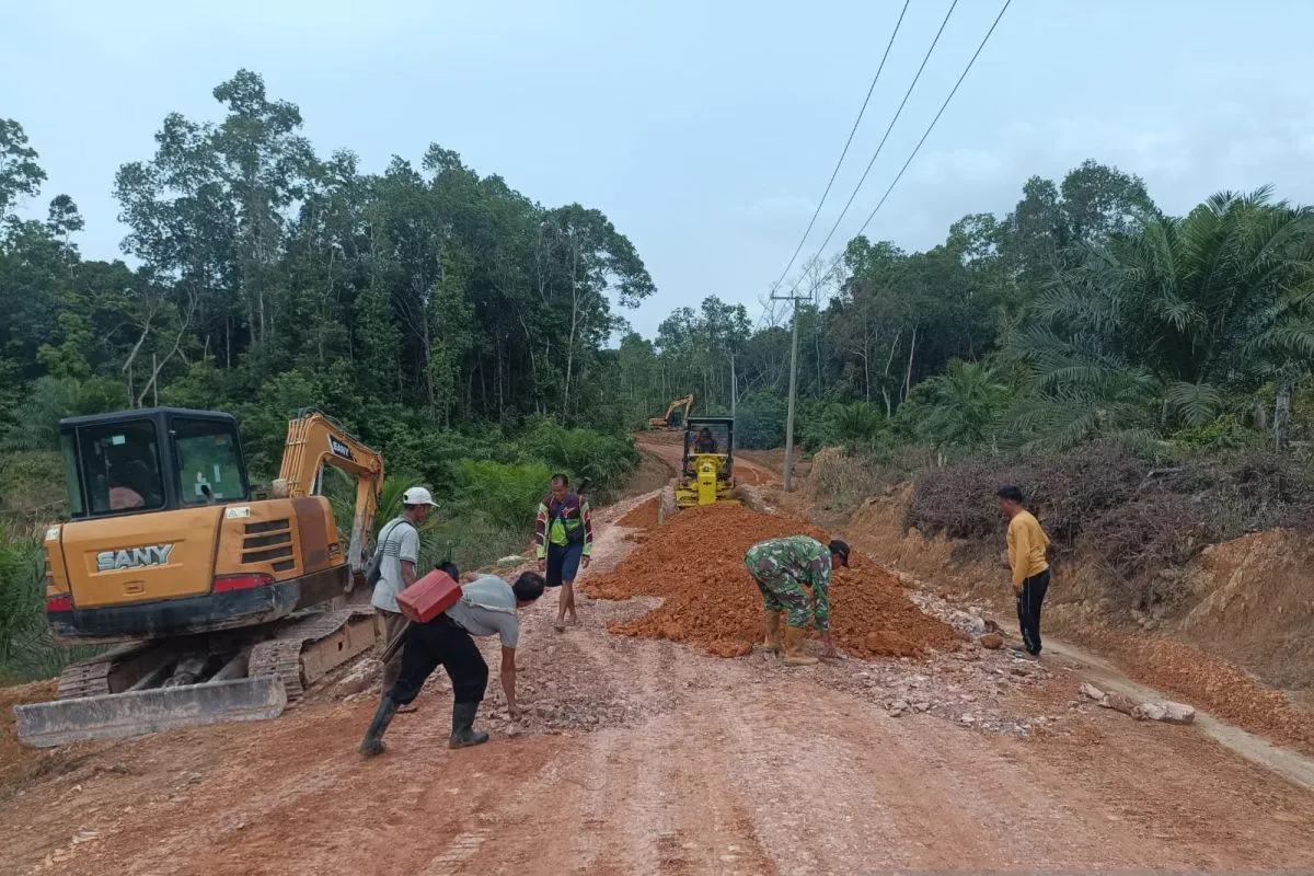 Satgas TMMD Percepat Pembangunan Jalan di Pulau Lepar