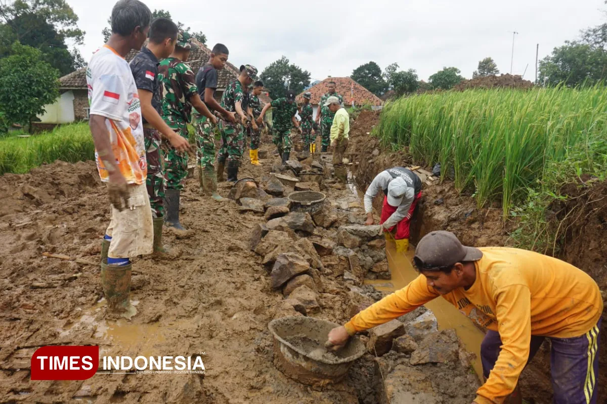 Satgas TMMD Kodim 0617/Majalengka Bangun Jalan 1 Km untuk Akses Warga