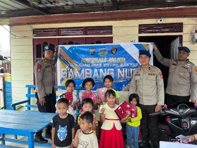Polres Kepulauan Meranti Berikan Bantuan Sekolah dan Sembako di Desa Alai