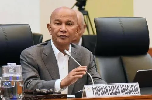 Banggar DPR Dorong Penguatan Industri Mobil Dalam Negeri, Tolak Impor Agrinas