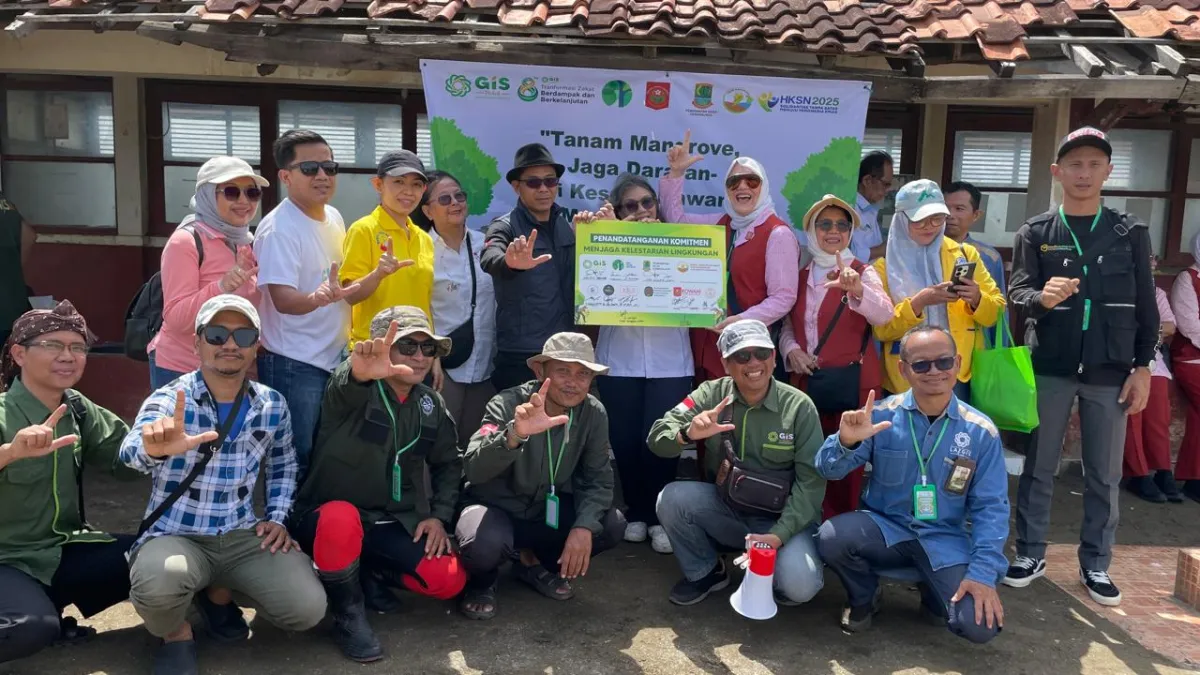 GIS Peduli dan Emil Salim Institute Lakukan Penanaman 800 Pohon di Karawang