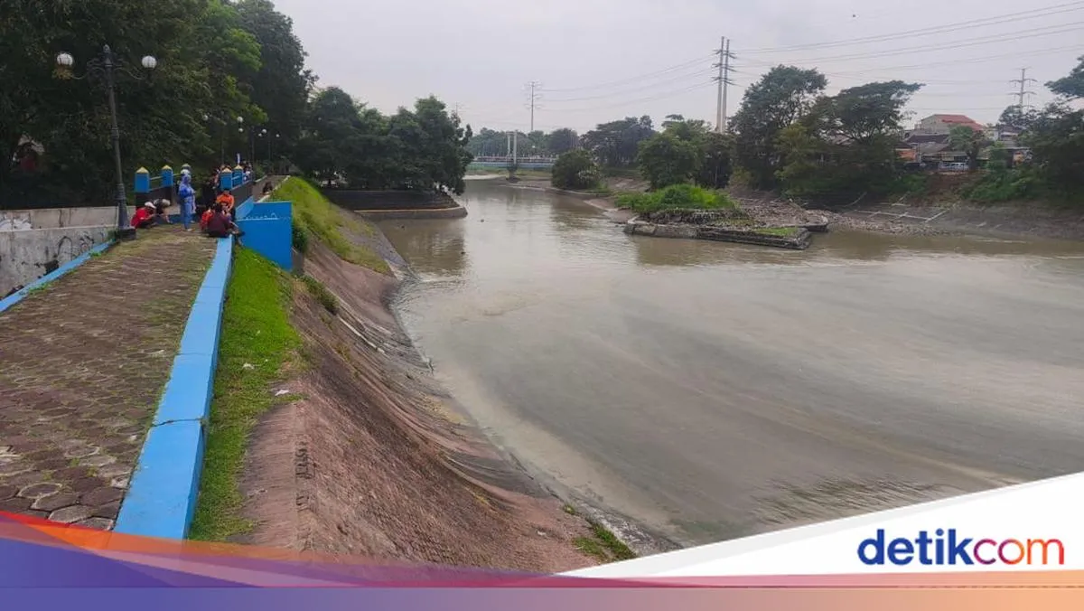 Pria Misterius Tenggelam di Banjir Kanal Barat Semarang