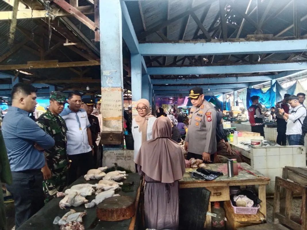 Pemkab Sinjai dan Forkopimda Pantau Harga Komoditas di Pasar Sentral