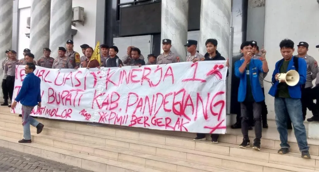 PMII Pandeglang Desak Penetapan Darurat Pendidikan dalam Aksi Perayaan Satu Tahun Dewi-Iing