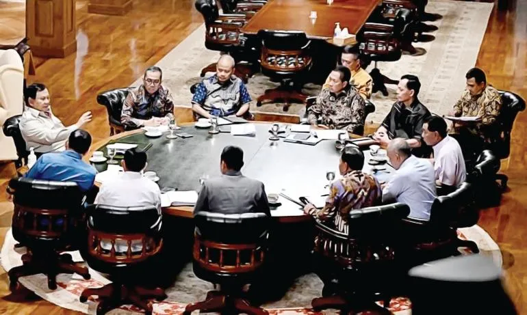 Prabowo Gelar Rapat Strategis di Hambalang Bahas Timur Tengah dan Persiapan Mudik