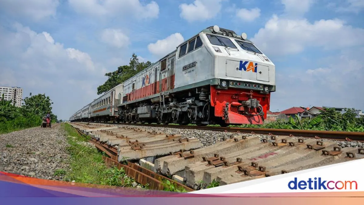 KAI Ingatkan Warga Bandung: Ngabuburit di Rel Bisa Terancam Penjara