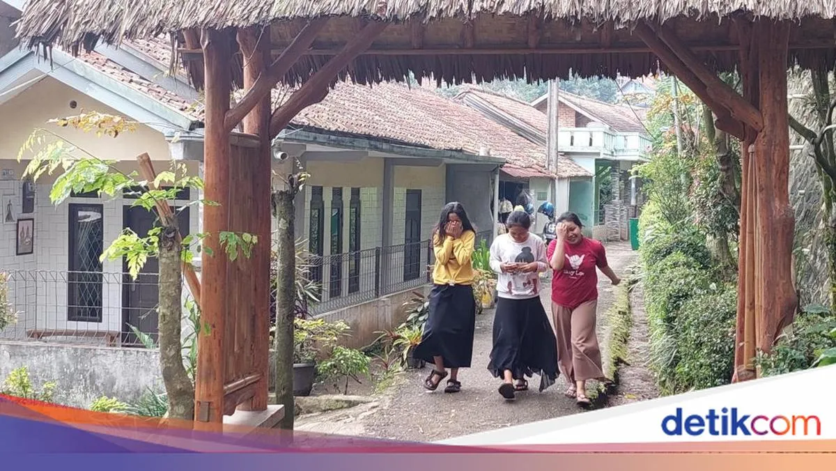 Kampung Adat Cireundeu: Contoh Hidup Berdampingan Antarumat Beragama di Cimahi