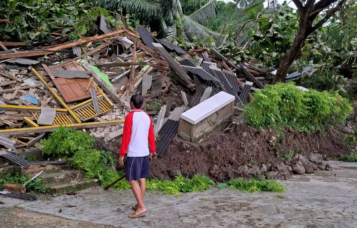 Longsor di Pulau Bawean Hancurkan Empat Ruang Kelas, Pembelajaran Beralih ke Daring