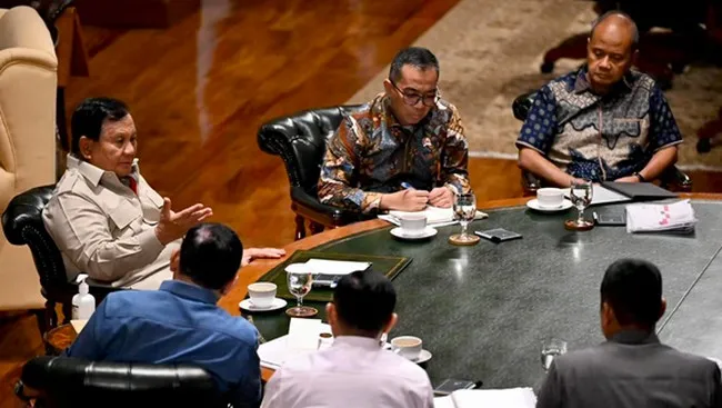 Prabowo Bahas Isu Strategis dalam Lima Rapat di Hambalang