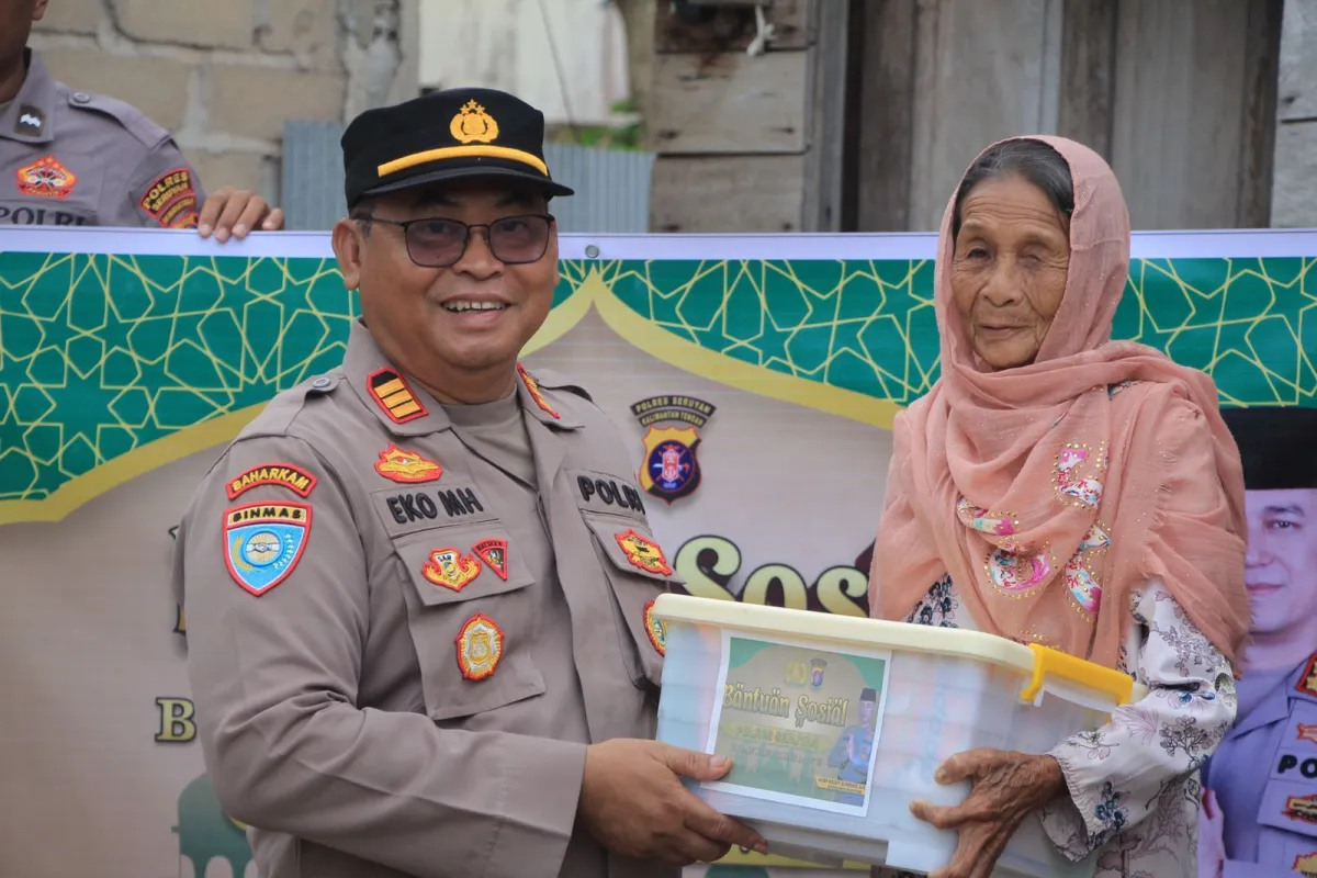 Polres Seruyan Bagikan Sembako untuk Warga Desa Sungai Undang di Ramadhan 1447 H