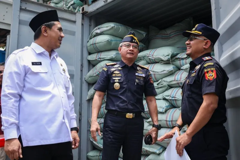 Empat Tersangka Penyelundupan Kratom Diberkas ke Kejaksaan