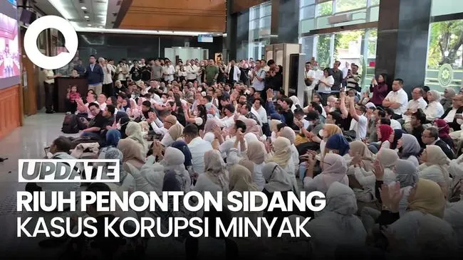 Keramaian Penonton di Persidangan Kasus Korupsi Minyak
