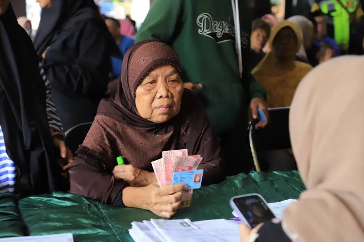 Pemkot Tangerang Salurkan BSU Rp600 Ribu untuk 2.924 Warga kurang Mampu