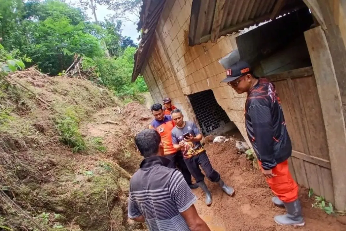 Hujan Deras di Pacitan Picu Longsor dan Banjir Lumpur, 12 Rumah Terdampak