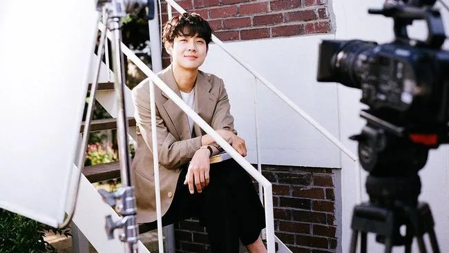 Choi Woo Shik Debut sebagai Sutradara dan Penulis Film Pendek 'Yakson'