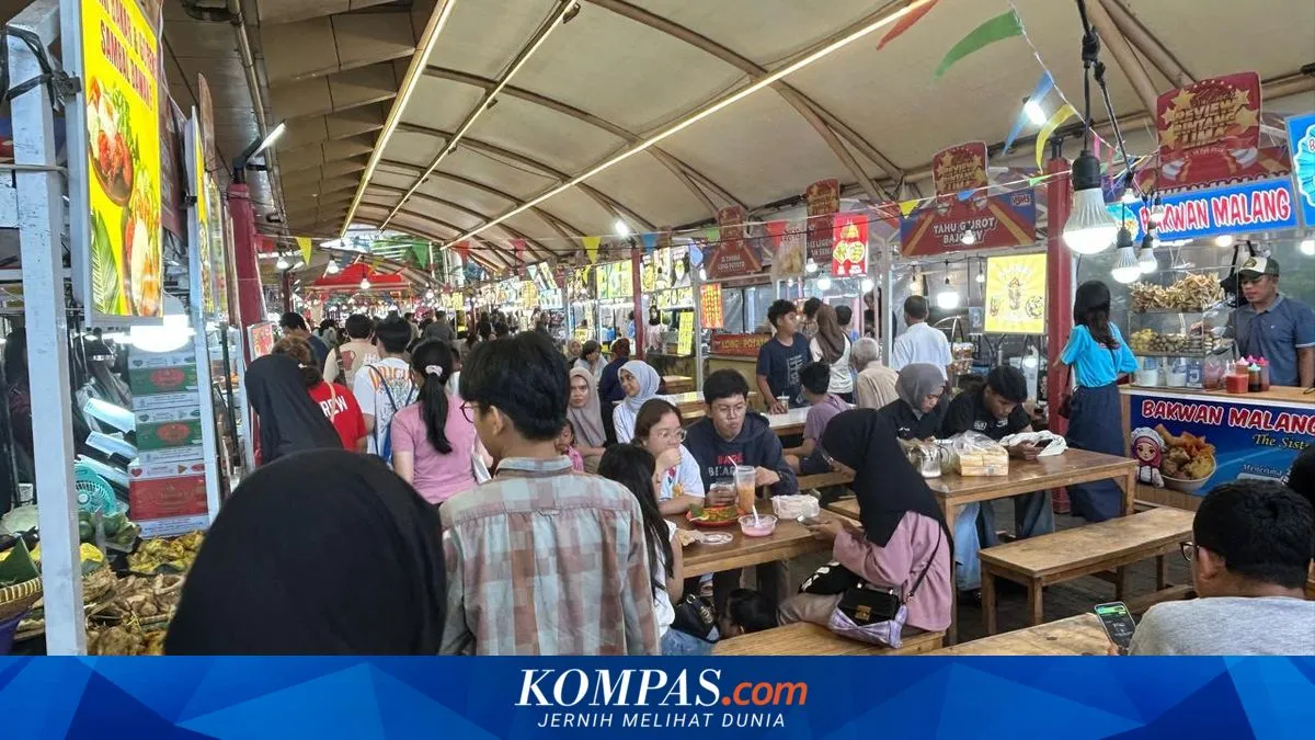 Warga Blok M Cari Takjil Unik Menjelang Berbuka