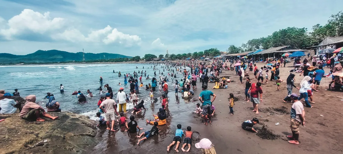 Misteri Pantai Watu Ulo: Ular Raksasa atau Fenomena Alam?