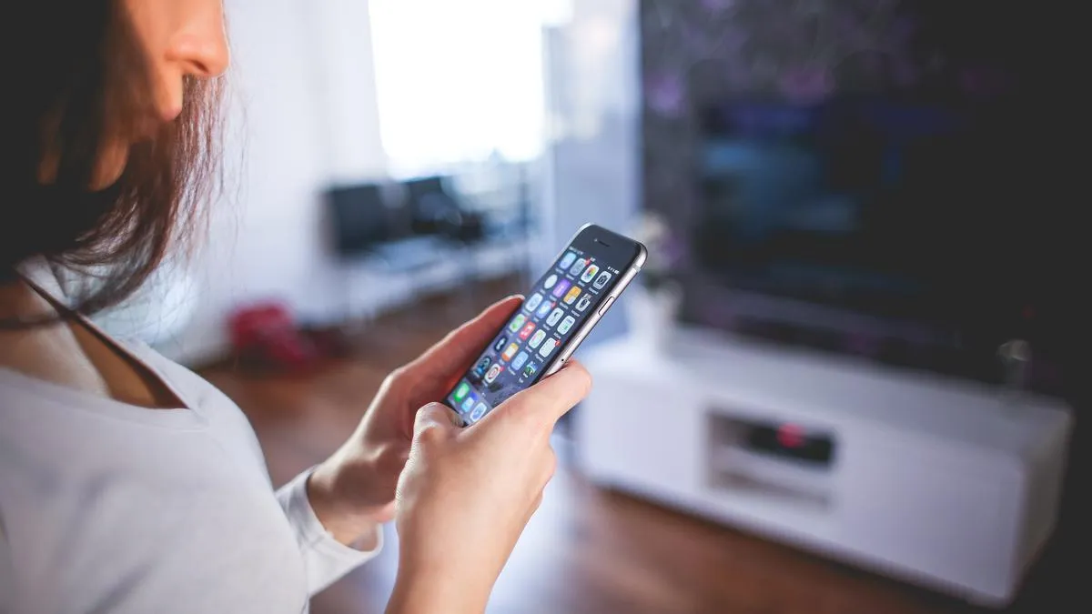 Mengapa Scrolling Bisa Menjadi Kecanduan: Psikologi dan Desain Digital