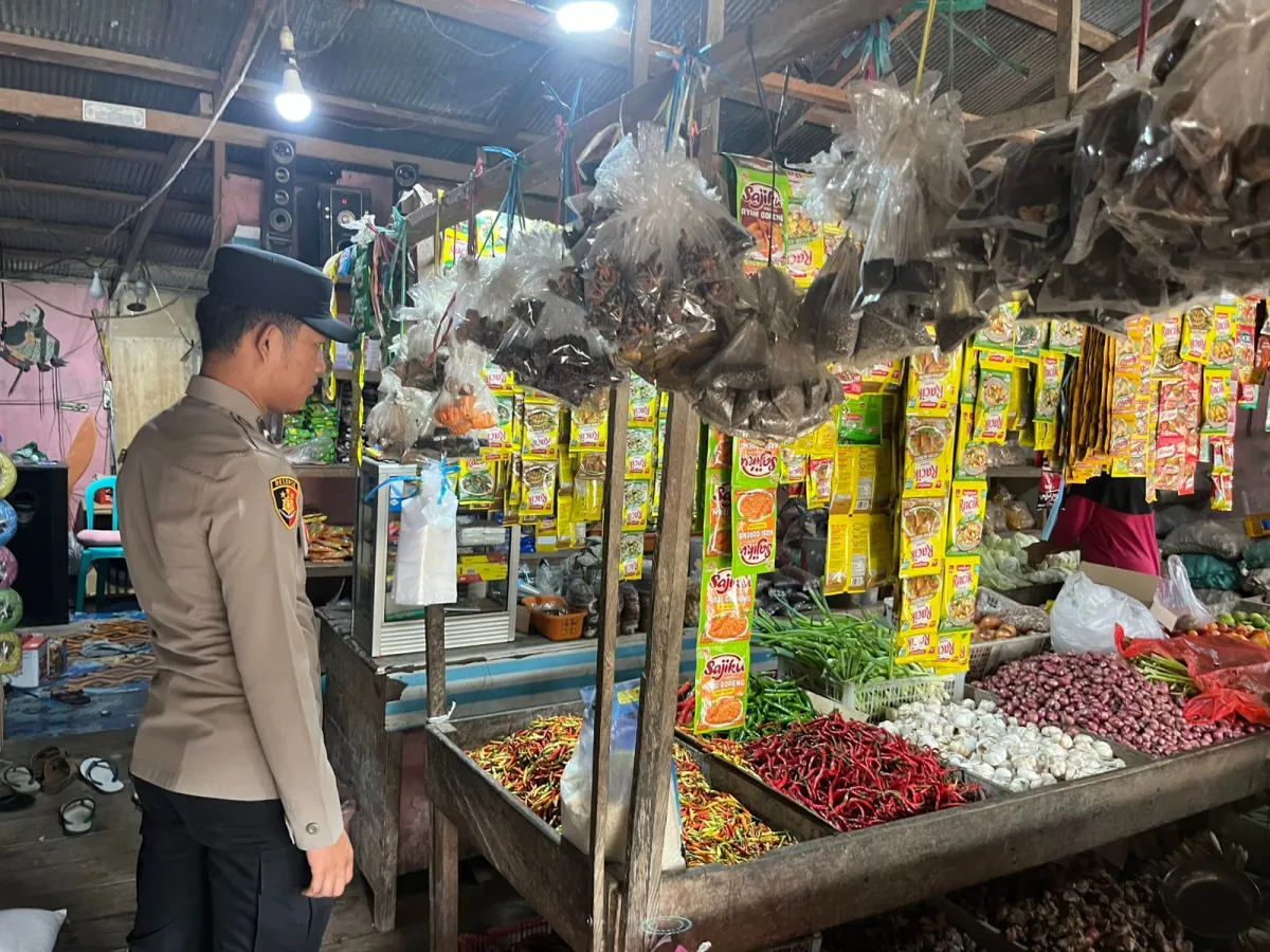 Polsek Muara Wahau Laksanakan Patroli Sambang untuk Tingkatkan Keamanan di Desa Wanasari