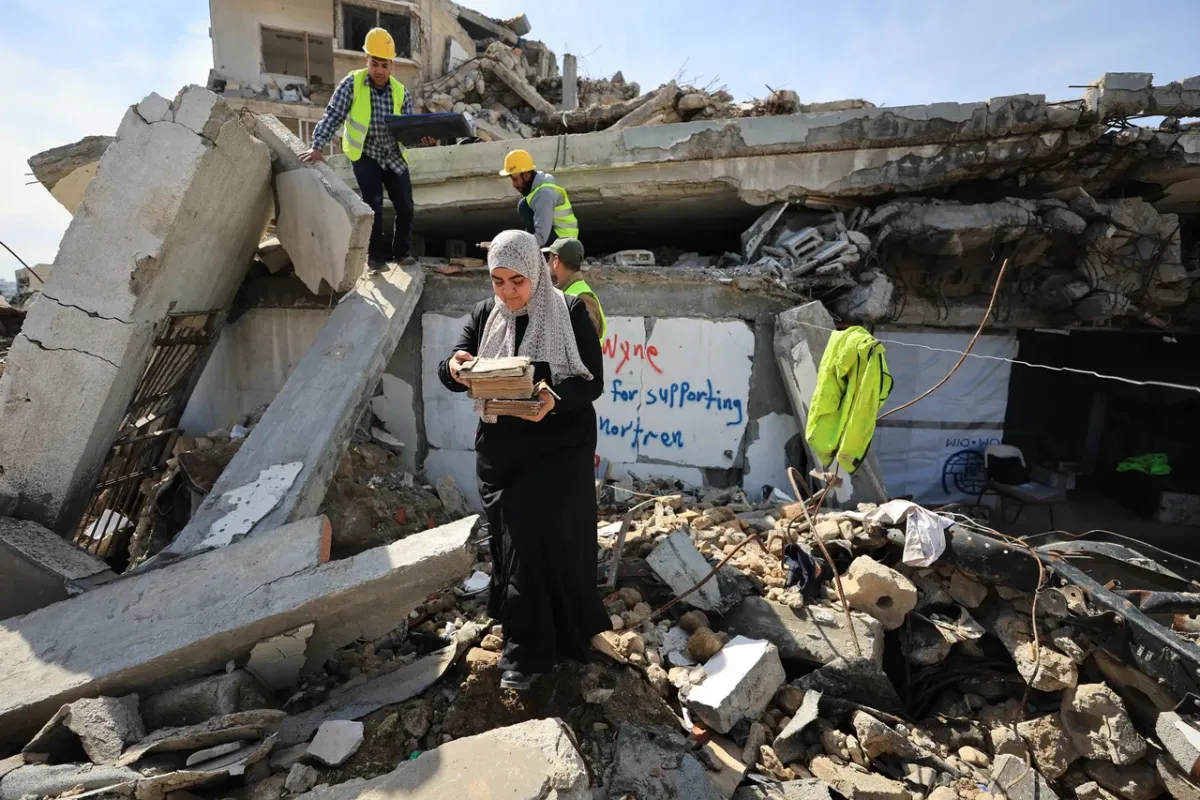 Relawan Gaza Usaha Selamatkan Manuskrip Berharga dari Masjid Omari