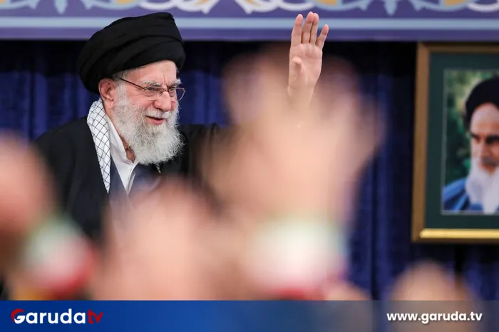 Iran Tunda Pemakaman Khamenei, Siapkan Penghormatan Nasional