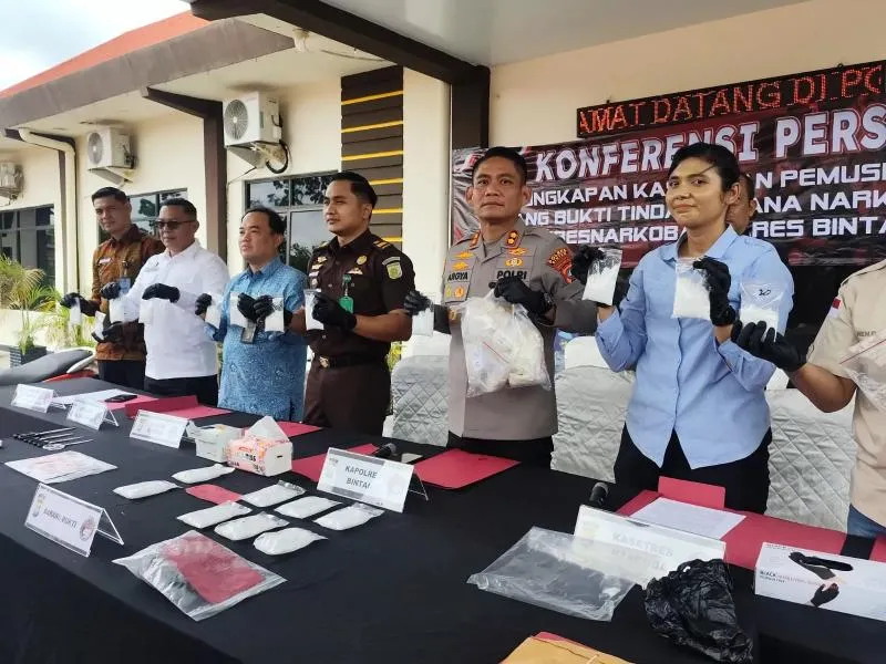 Polres Bintan Ungkap Jaringan Narkoba Pasangan Suami Istri dengan 2 Kg Sabu