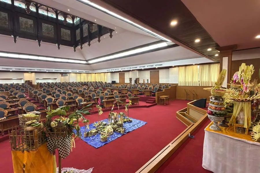Ruang Sidang Utama DPRD Bali Resmi Dipelaspas Usai Renovasi