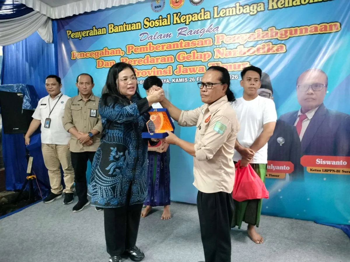 Kemendagri Berikan Bantuan Sosial untuk Rehabilitasi Narkotika di Surabaya